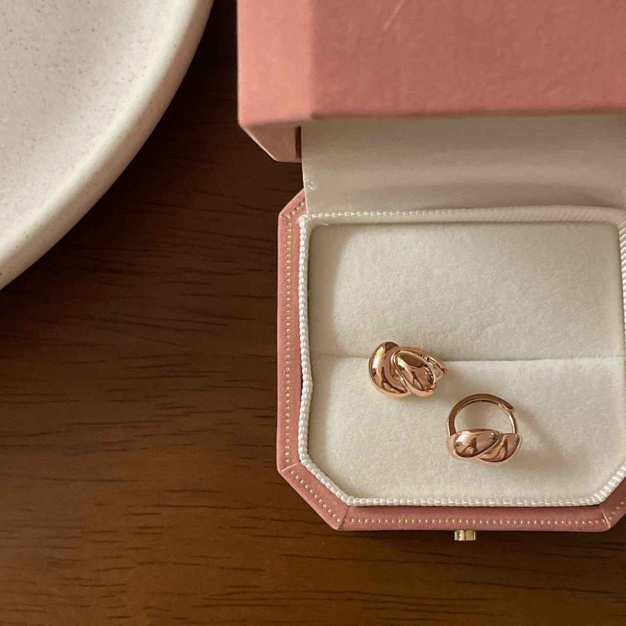 Curve Hoop Earrings