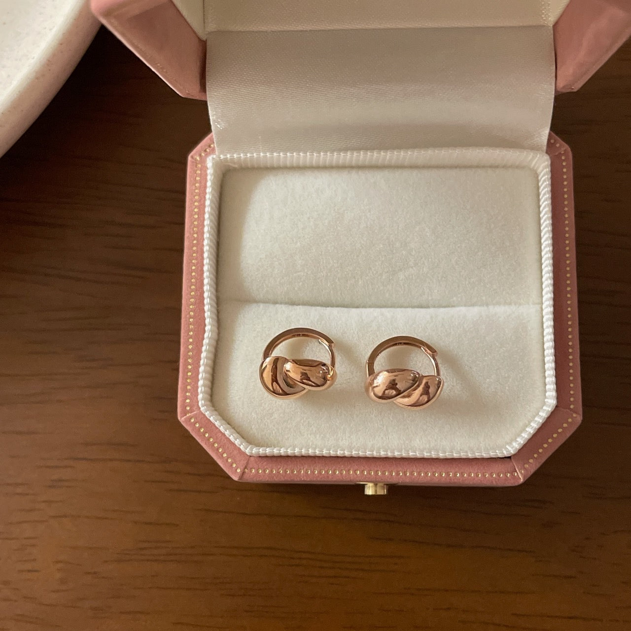 Curve Hoop Earrings