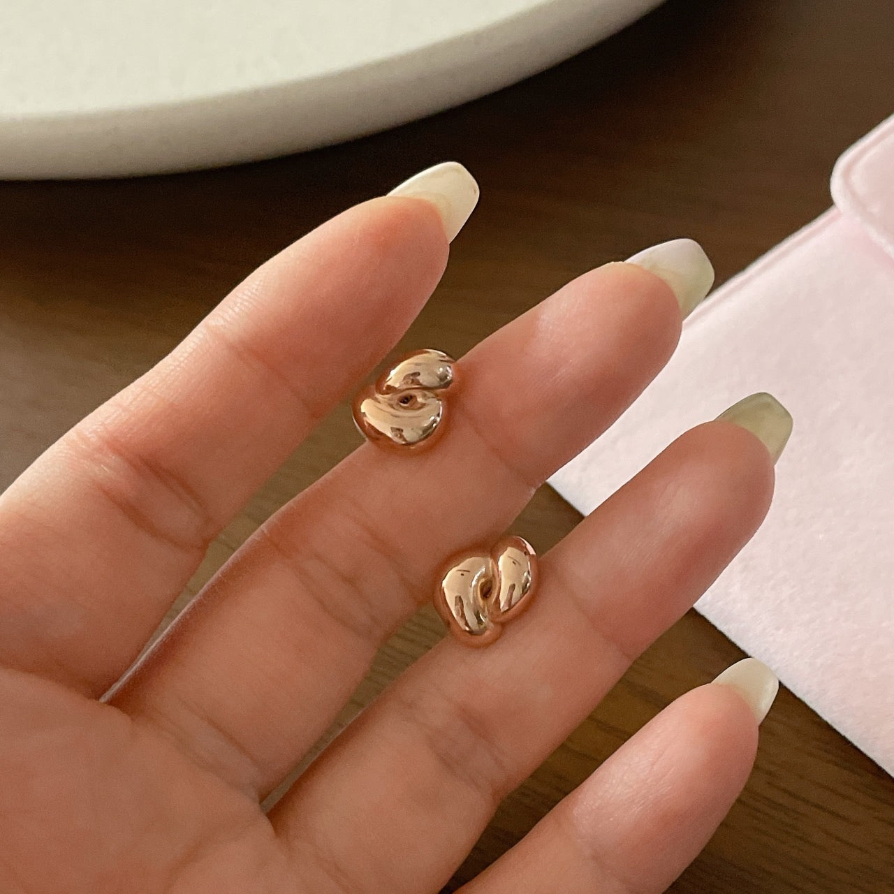 Curve Hoop Earrings