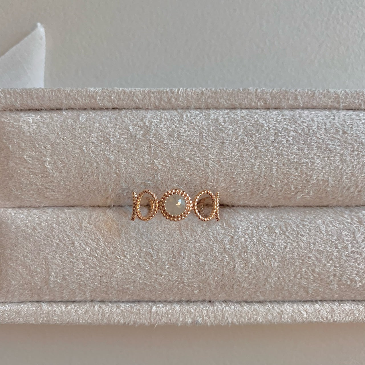 Gray Rough Diamond Link Ring