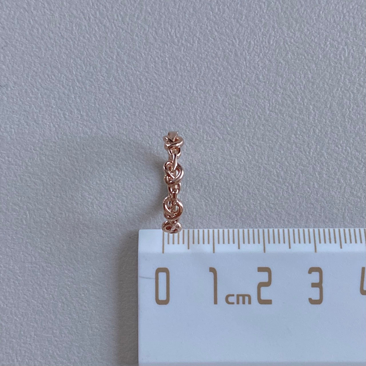 V & Pretzel Ring