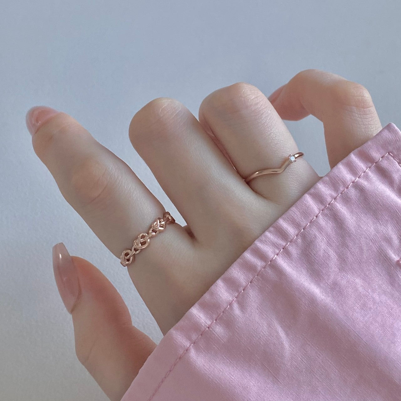 V & Pretzel Ring