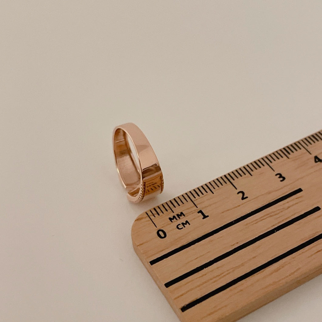 Pinky ring