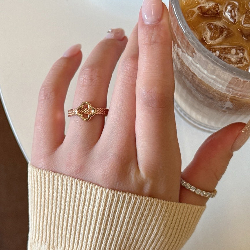 Clover Ring