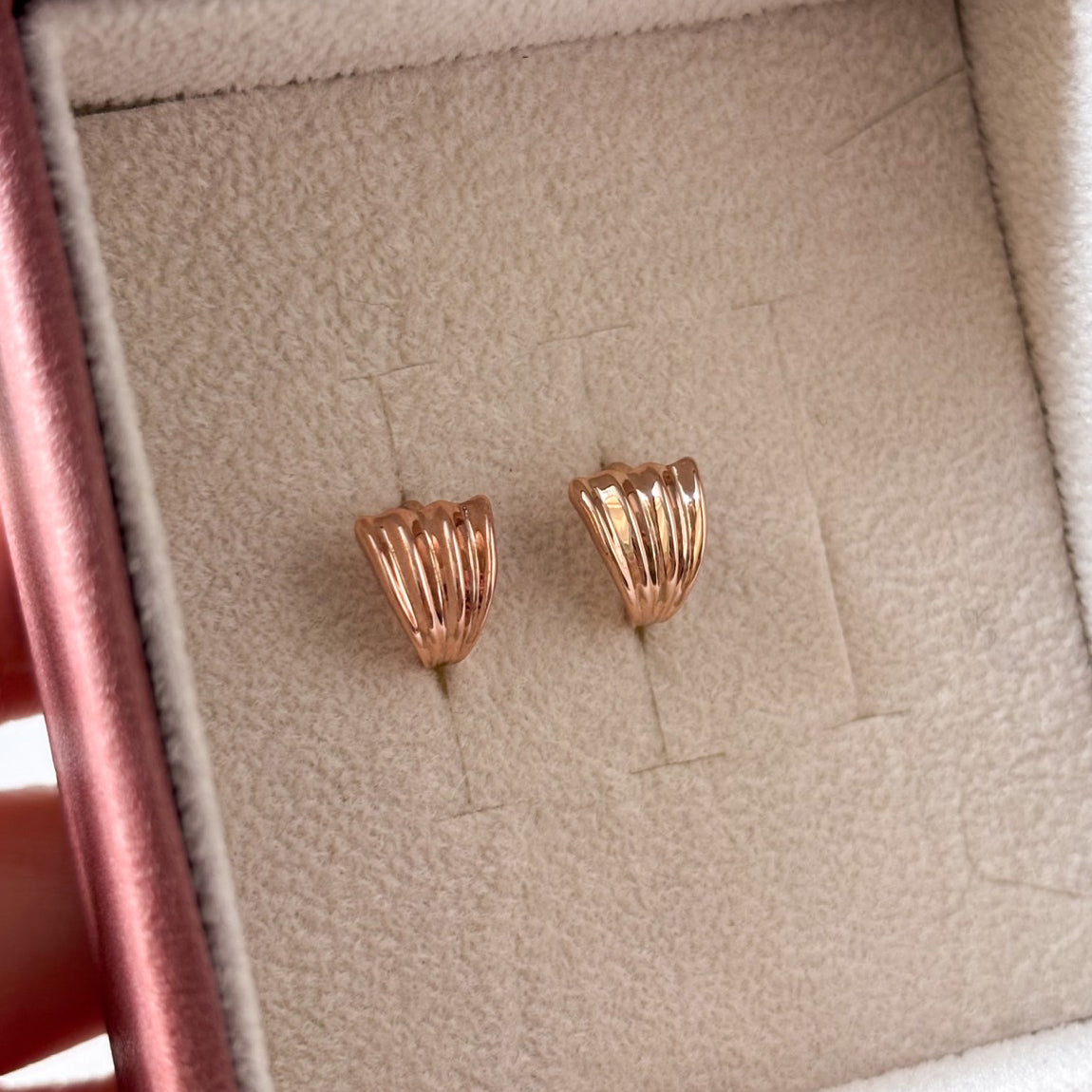 Ribbed Hoop Earrings