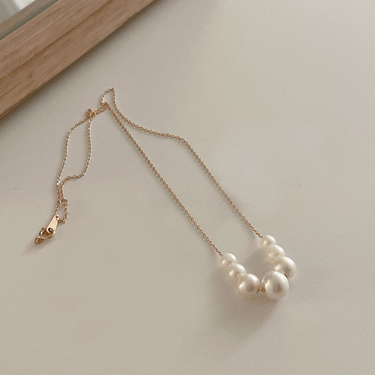 Floating Peal Necklace Life Style Photo