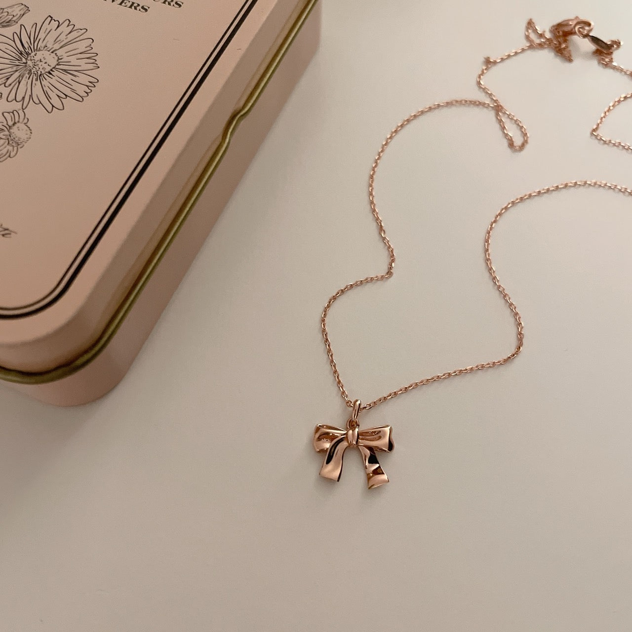 Bow Necklace