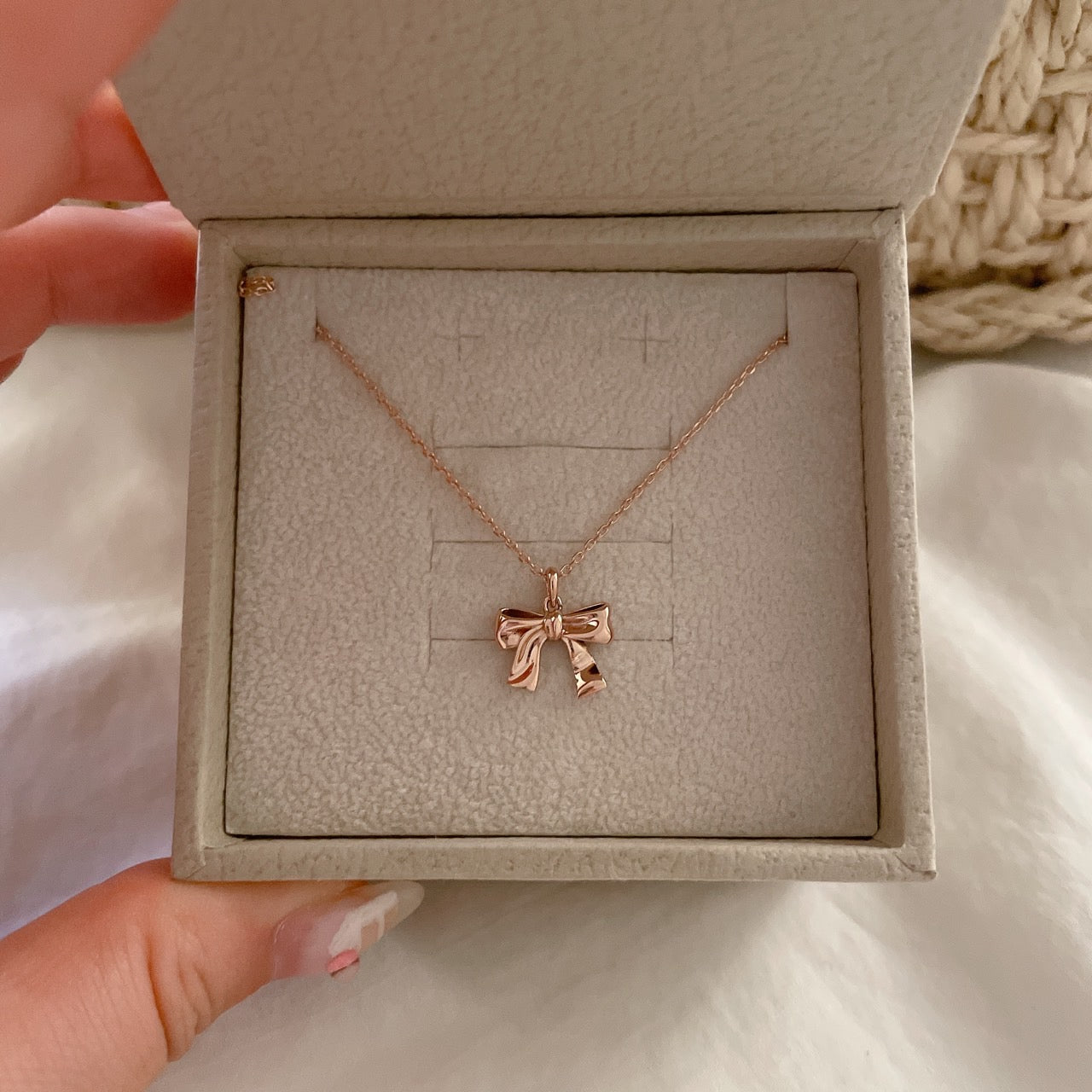 Bow Necklace