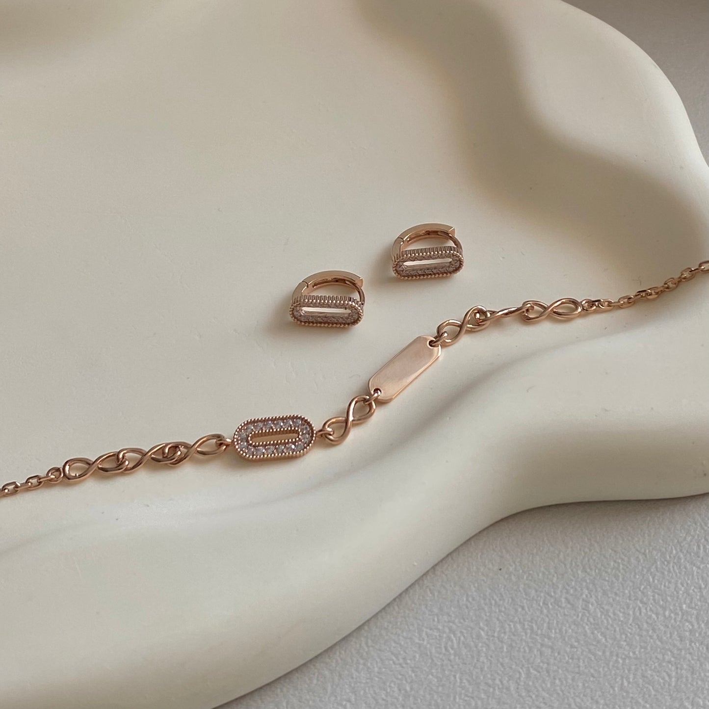 Victoria Chain Bracelet