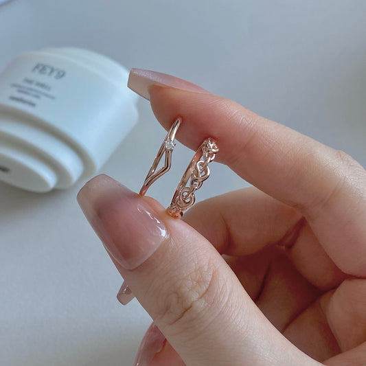 V & Pretzel Ring