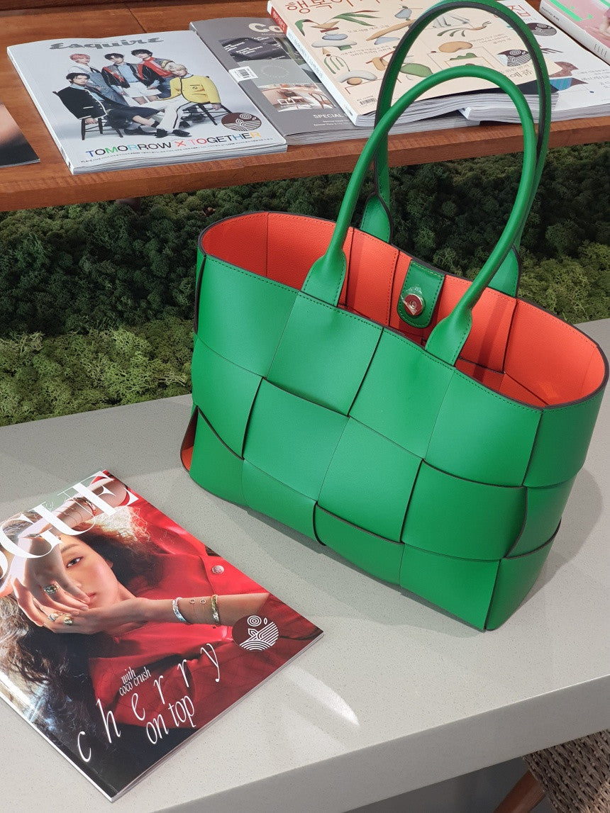 Large Woven Tote Bag with Pouch