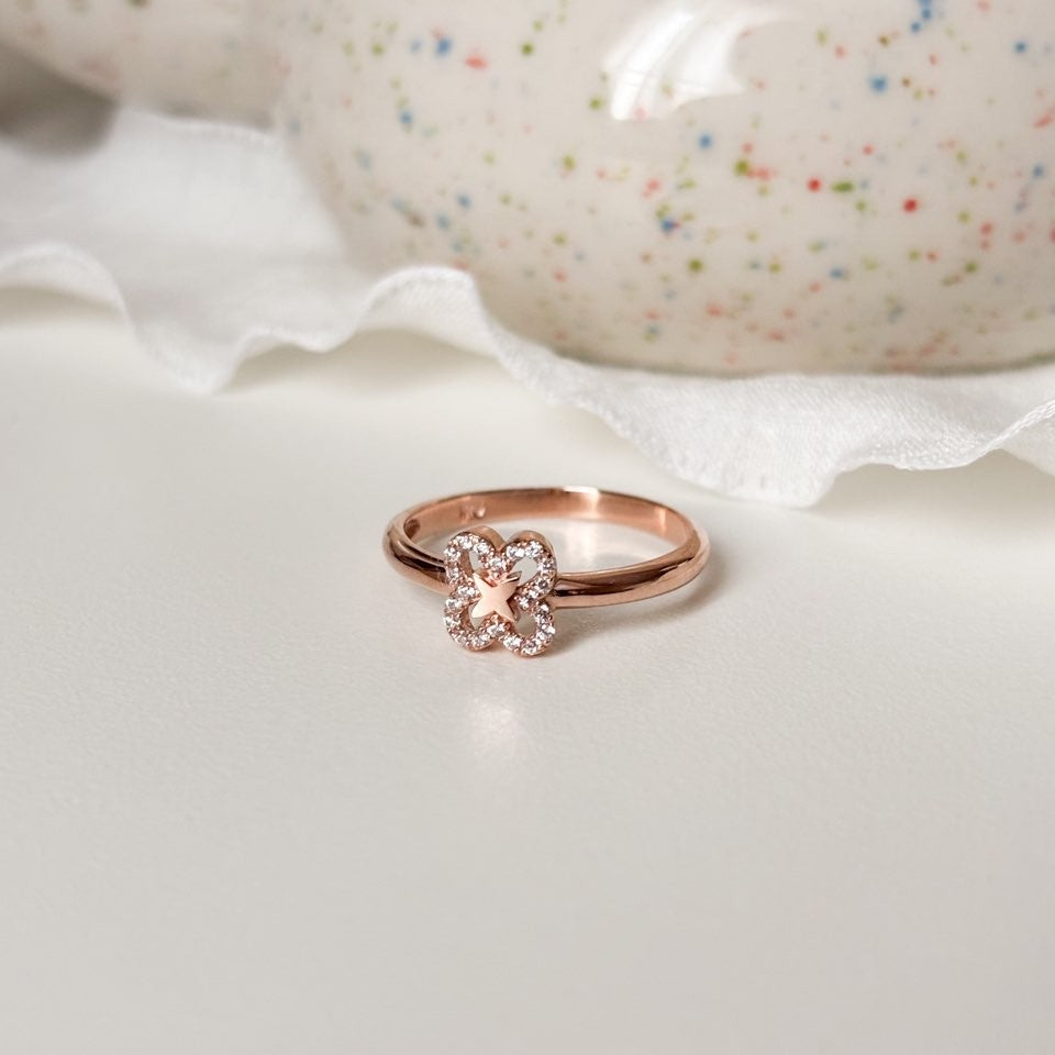 Clover Ring