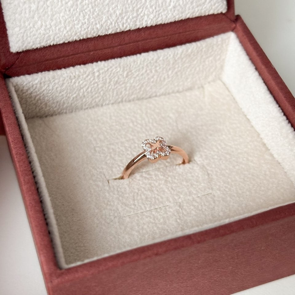 Clover Ring