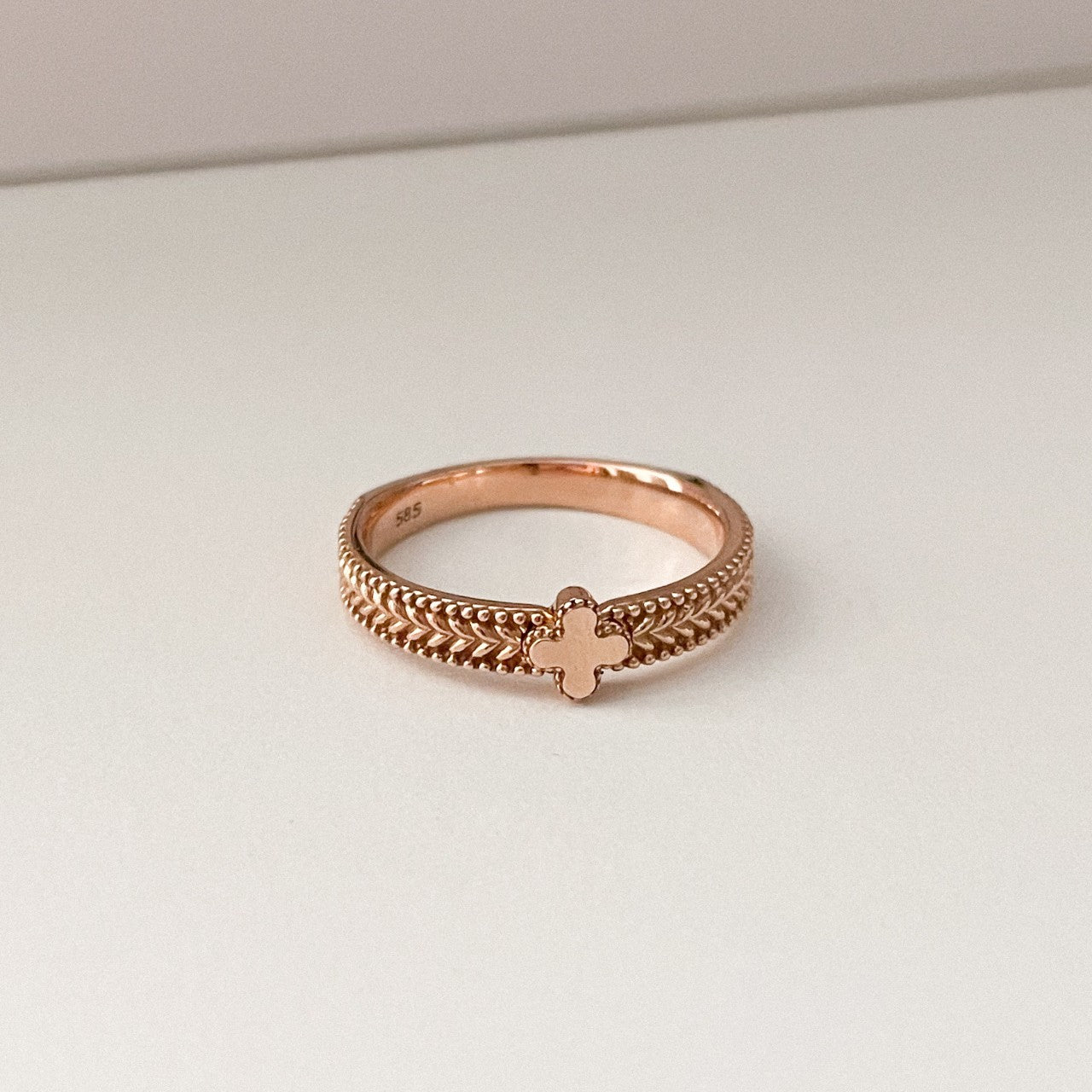Clover Ring