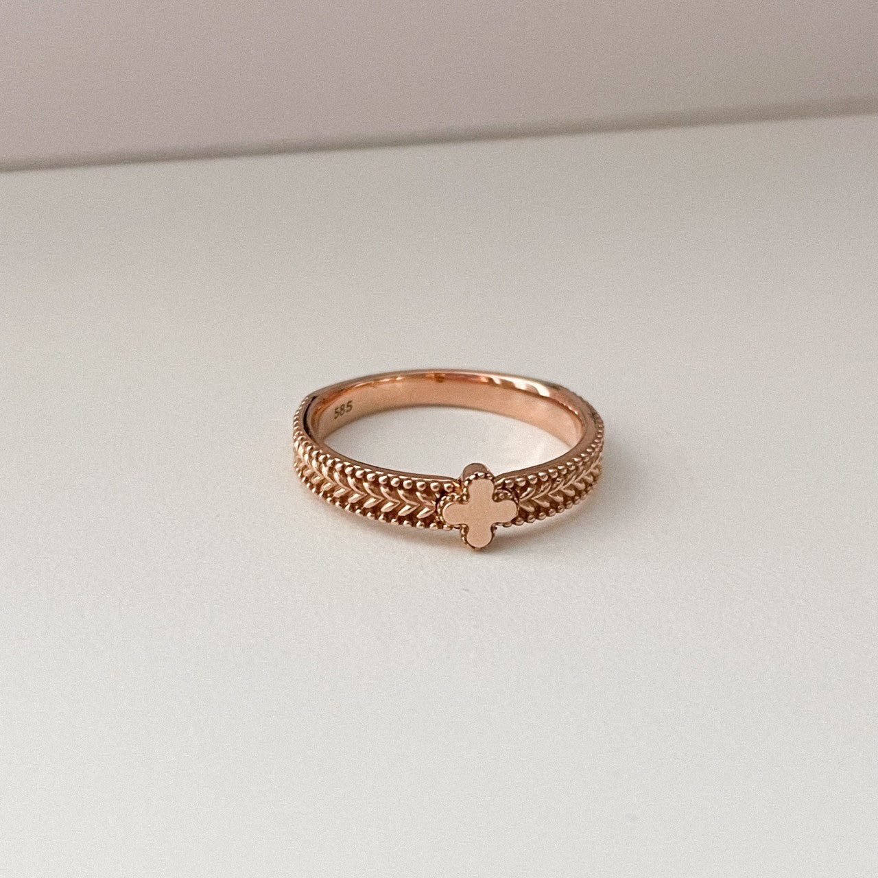 Clover Ring
