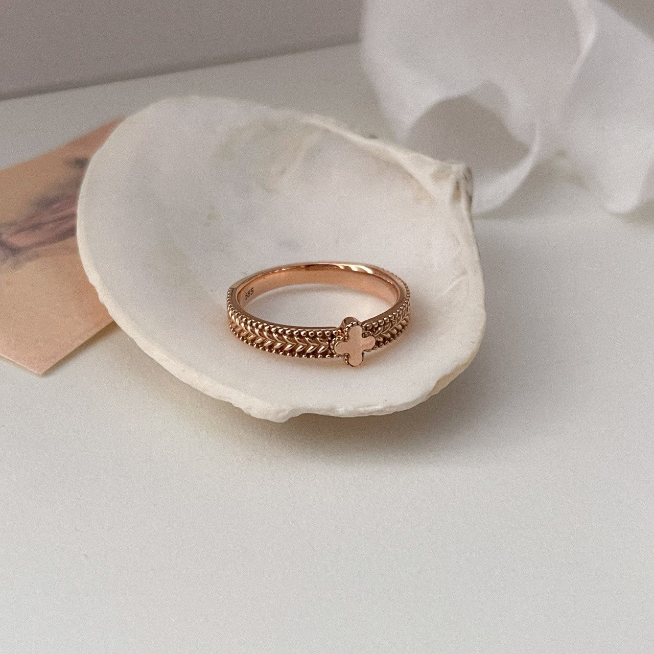 Clover Ring