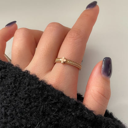 Clover Ring