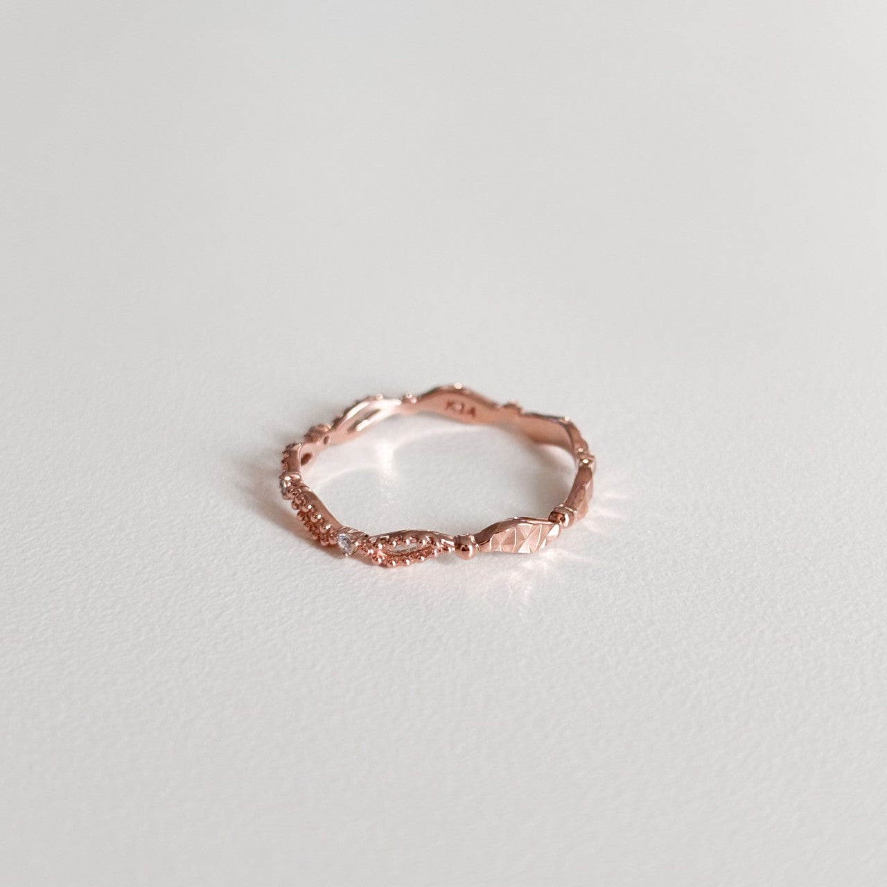Two-Way Wave Ring