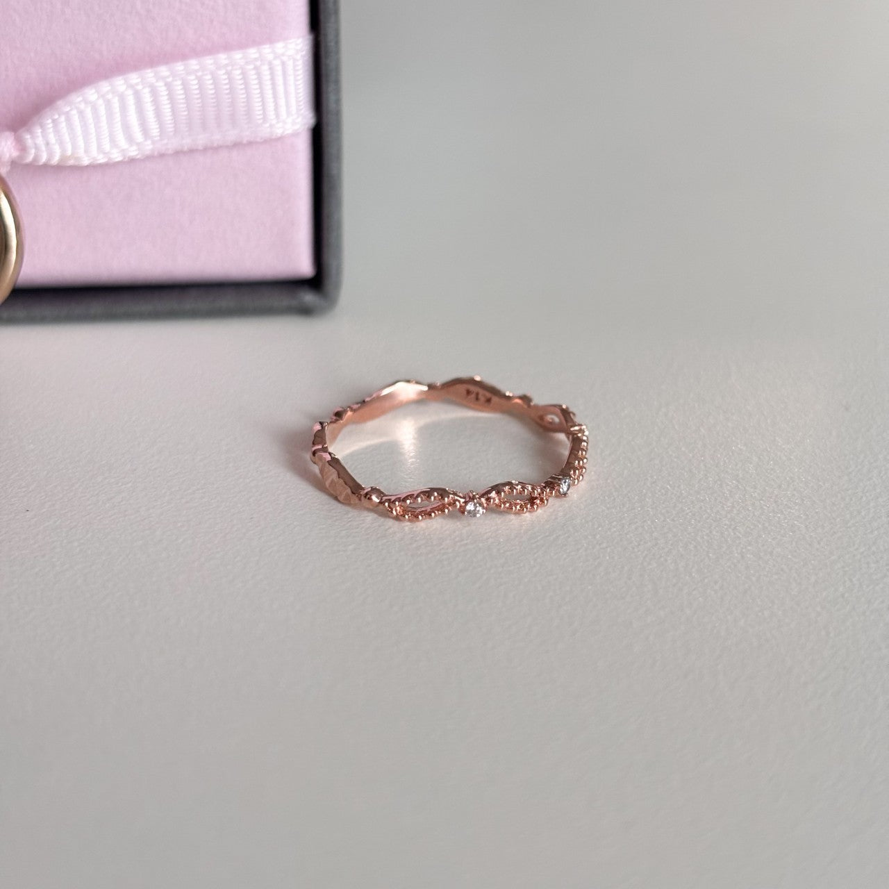 Two-Way Wave Ring