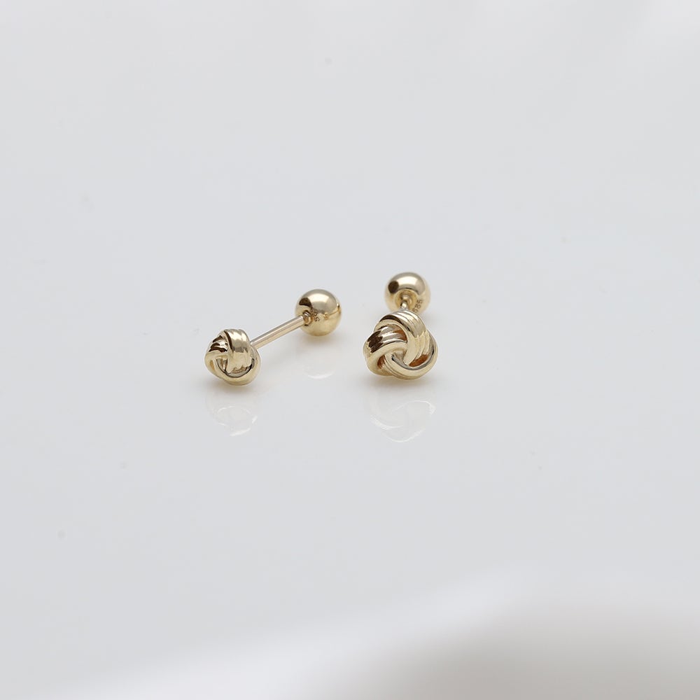 Love Knot Stud Piercing