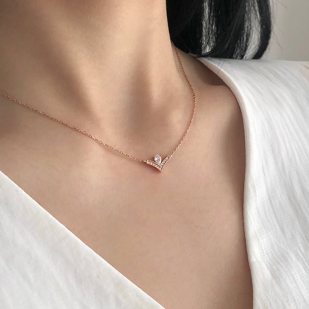 Teardrop V Necklace